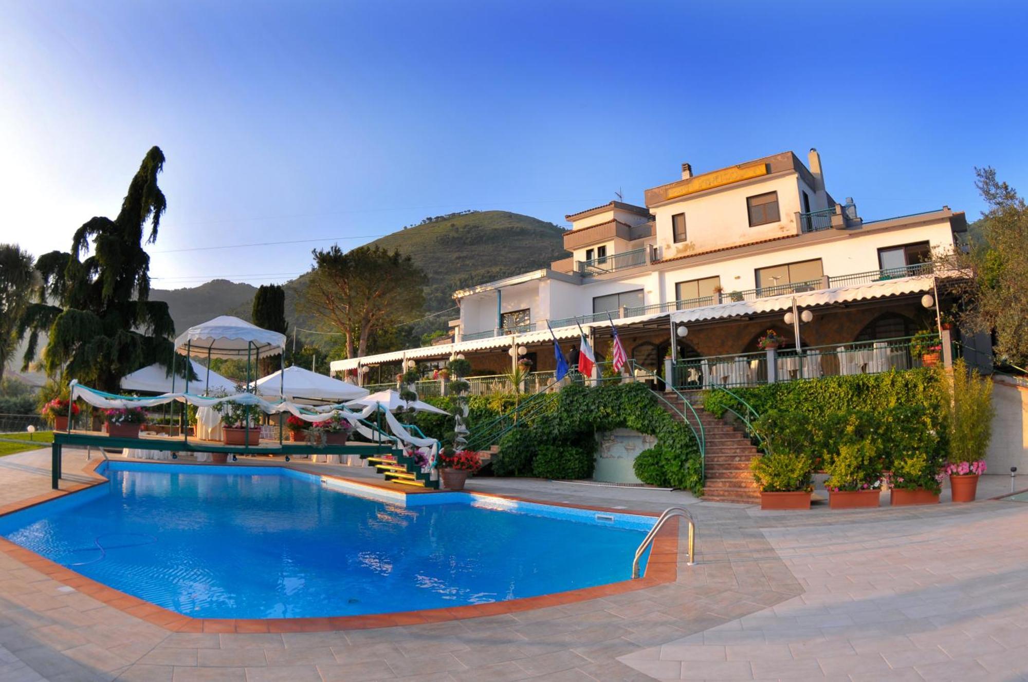 Hotel Diecimare Кава-де-Тиррени Экстерьер фото
